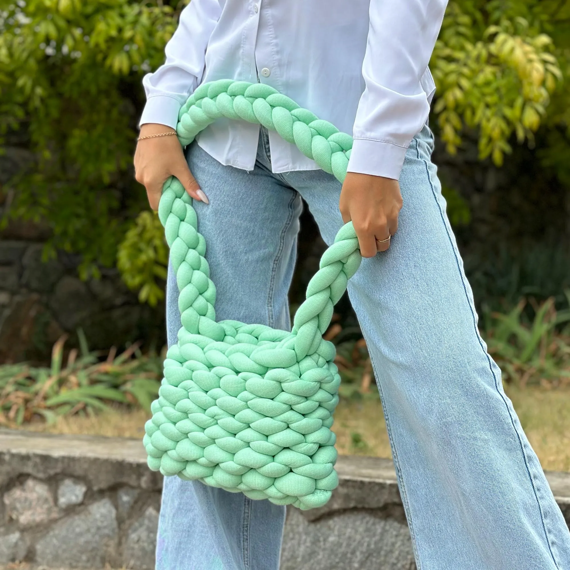 Arm Knitting Chunky Crossbody Bag, US standard terms, Skill level beginner