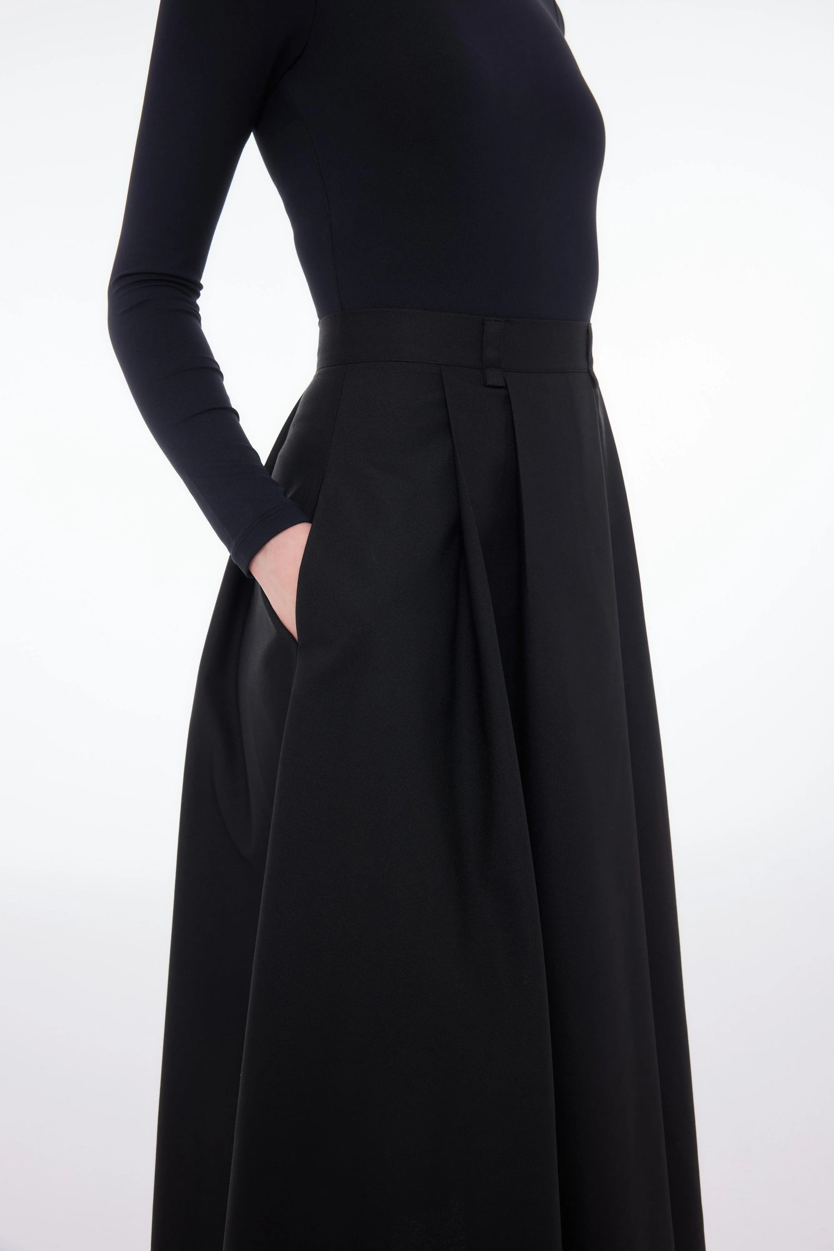 HIGH RISE PLEATED MAXI SKIRT BLACK