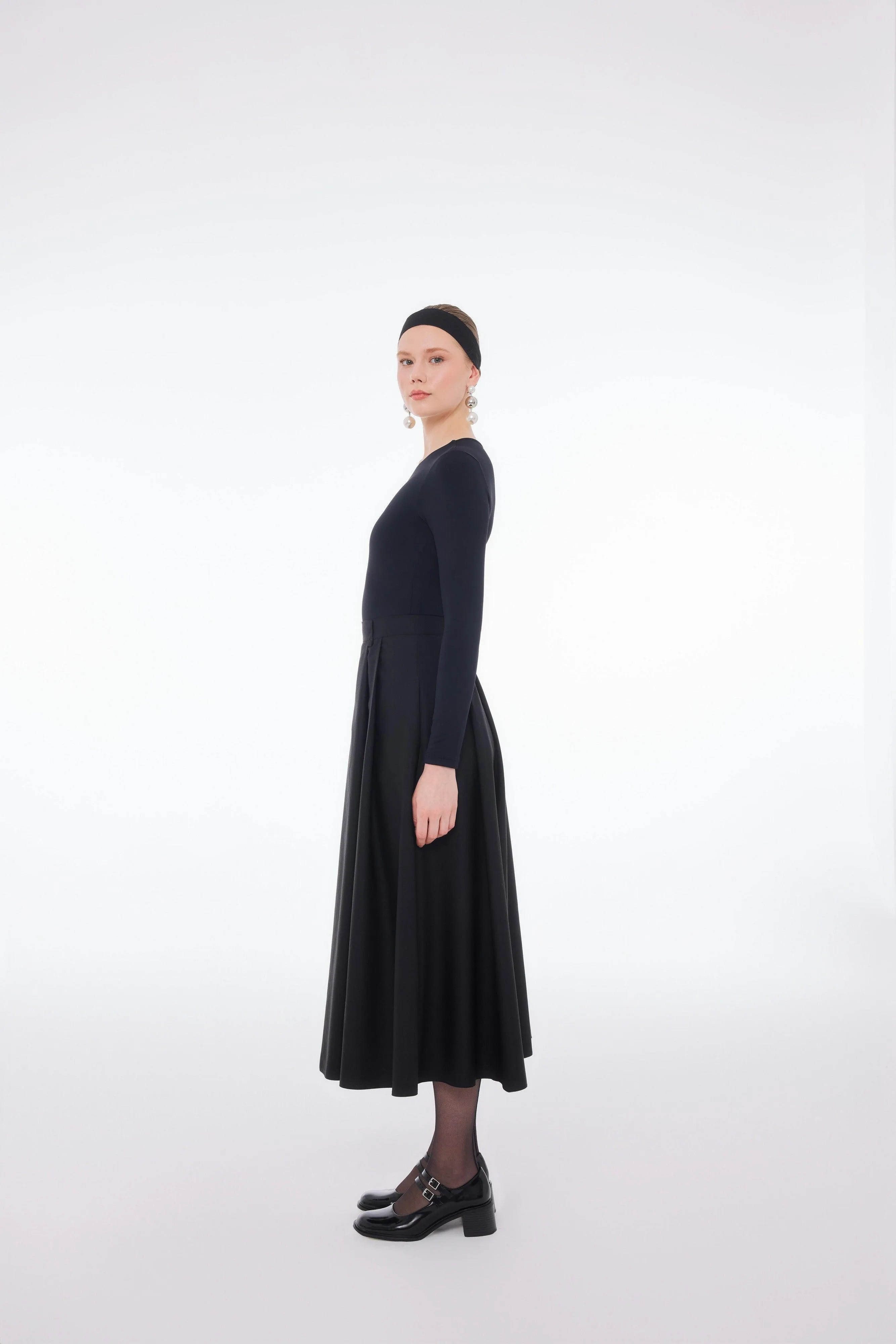 HIGH RISE PLEATED MAXI SKIRT BLACK